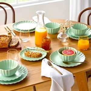 12-Piece Scallop Dinnerware Set Green